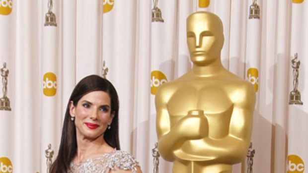 Two men in her life ... Sandra Bullock poses with her other man, Oscar.