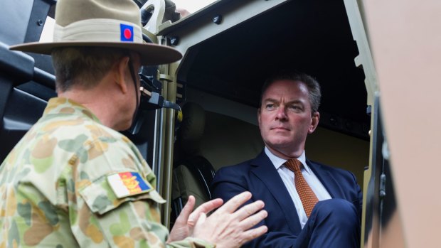 Defence Industry Minister Christopher Pyne says Australia and the United States should strengthen industrial ties.