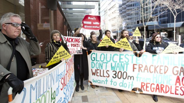 Protesters outside AGL's North Sydney offices of Thursday.