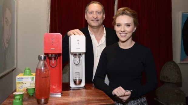Scarlett Johansson is stepping down from her position as ambassador for Oxfam after being criticised over her endorsement deal with Israeli company SodaStream.