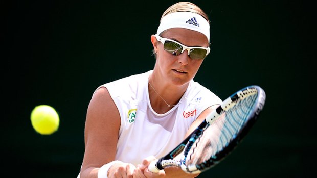 Kirsten Flipkens: Stopped play to complain to the umpire.