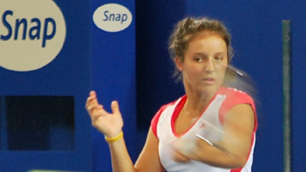Laura Robson practises ahead of the start to the Hopman Cup.