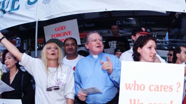 Fred Nile demonstrating at the Sydney Gay and Lesbian Mardi Gras in 1999.