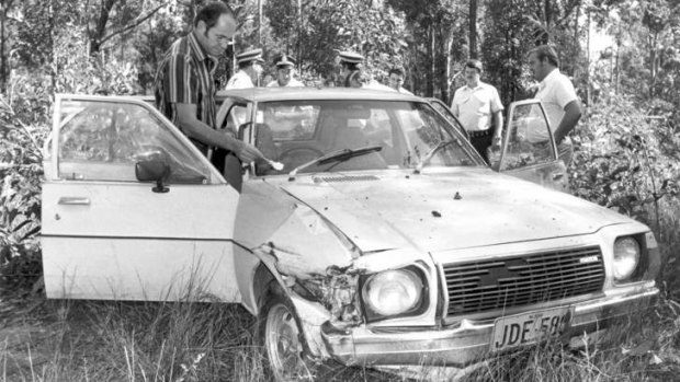Detectives inspect Elizabeth Dixon's car outside Maitland in 1982.
