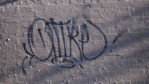 A graffiti tag close to the tunnel at Lewisham appeared to show the word "Ontre".