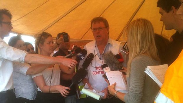 Department of Environment and Conservation incident controller Roger Armstrong faces the media in Margaret River. <i>Photo: Geoff Smith.</i>