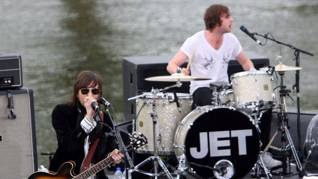 Jet performing in Melbourne in 2006.