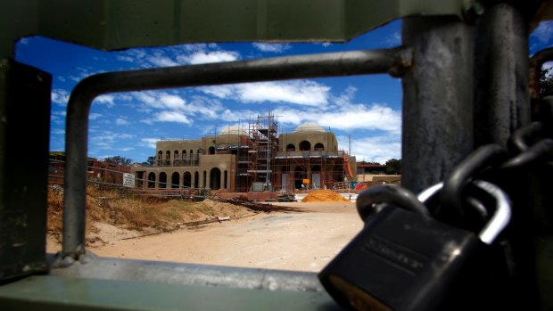 Pankaj and Radhika Oswal's mansion in Peppermint Grove has remained abandoned for several years.