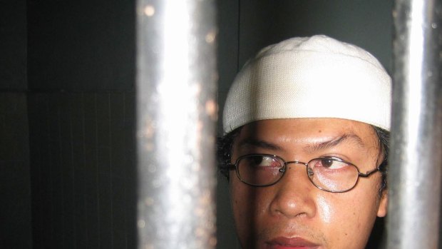 Alleged terrorist Rois waiting in the cells before appearing in South Jakarta District Court on charges of blowing up the Australian embassy in 2004.