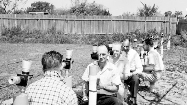 Members of the Visual Satellite Tracking Station at Punchbowl, Sydney, watch for Sputnik, 5 October 1957. 