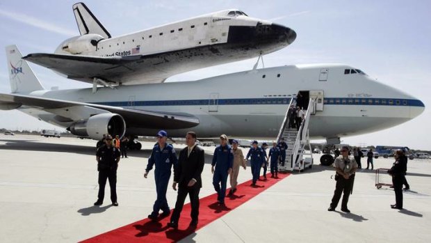 What a landing ... Officials and crew members walk the red carpet.