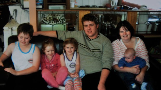 Jason Richards' wife Kelly (right) died after a routine operation. Richards Family L-R Andrew, 7, Phillipa, 6, Jacquin, 4, Richard, Kelly and Jonas, 7 months.