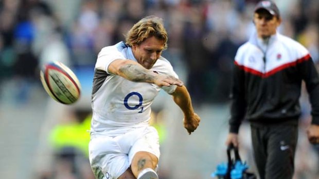 Jonny Wilkinson has moved within one point of reclaiming his all-time pointscoring record from Dan Carter of New Zealand.
