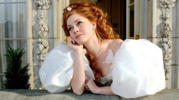 Amy Adams muses on the merits of puffball sleeves in <i>Enchanted</i>.