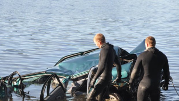 Police divers retrieve the car from Shoalhaven River, where a man died and a woman was seriously injured.