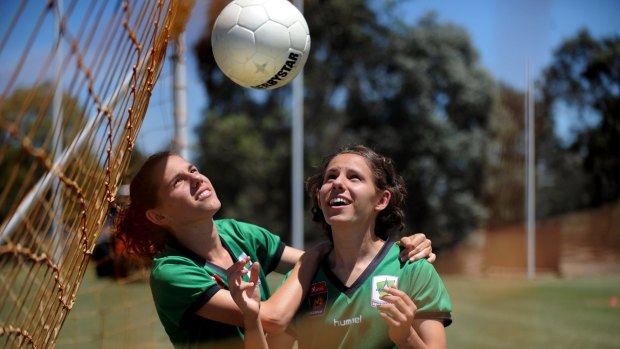 Canberra United's Ashleigh and Nicole Sykes in 2009.