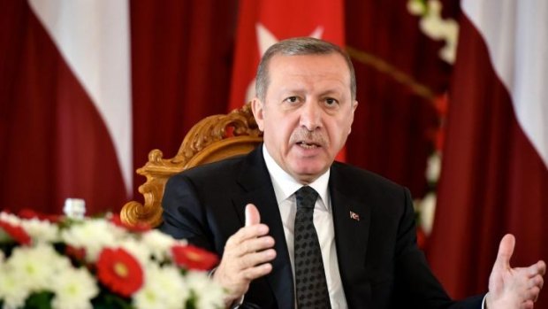 Turkish President Recep Tayyip Erdogan is allowing 1300 Free Syrian Army fighters to join Kurds in Kobane.