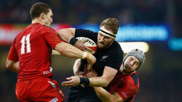 Kieran read is locked up by the Welsh defence.