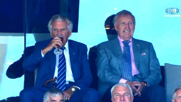 Bob Hawke alongside the former federal sports minister John Brown at the SCG on day two of the Ashes Test.