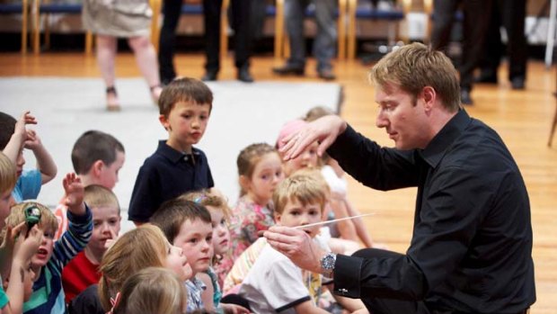 Conductor Benjamin Northey with students from Cara Armstrong Kindergarten in Hawthorn East.