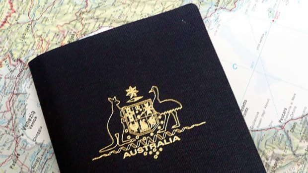 A conman has been targeting Asians on temporary visas in Melbourne.