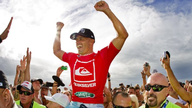 Kelly Slater celebrates his Gold Coast victory over Taj Burrow.