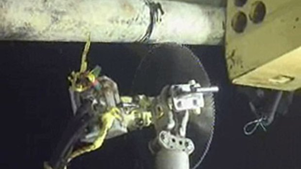 From BP's video feed yesterday ... the robotic saw goes to work on the oil pipe  more than a kilometre deep.