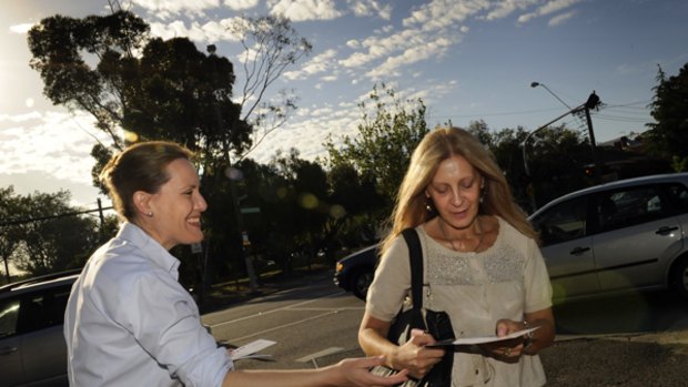 Kelly O'Dwyer hands out election material while on the campaign trail at Tooronga Station.
