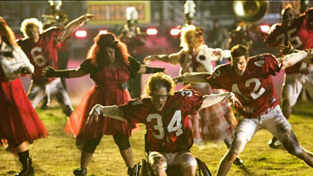 Super Bowl spectacular  ... a sneak peek of Glee's Thriller episode.