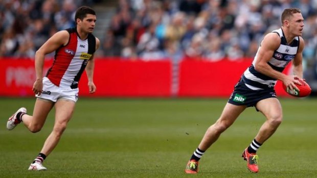 Joel Selwood gets away from Leigh Montagna.