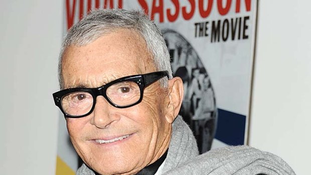 Hair designer Vidal Sassoon, whose 1960s wash-and-wear cuts freed women from endless teasing and hairspray, has died.