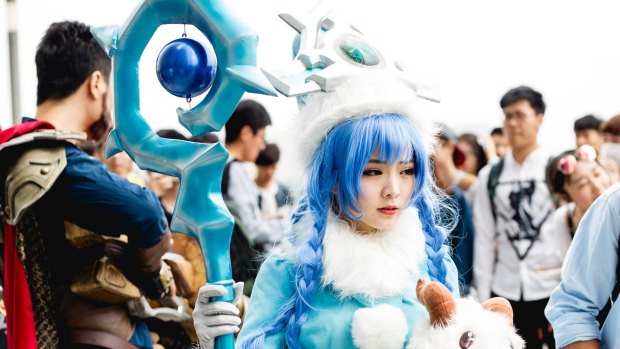 A cosplayer at the 2016 MSI.