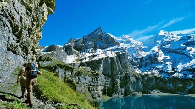 A hiking trail around Oeschinensee.
