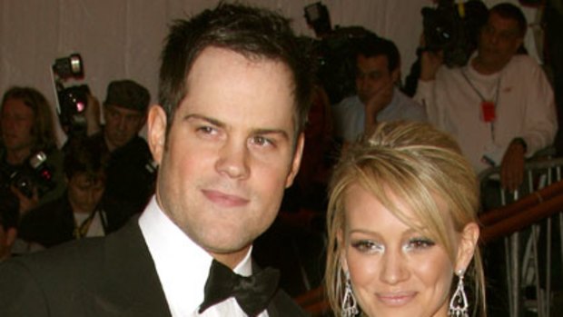 Romantic gesture ... Hilary Duff and Mike Comrie.