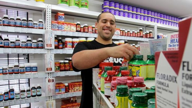 Nathan Meola lost over 100 kg and now works in a health shop.