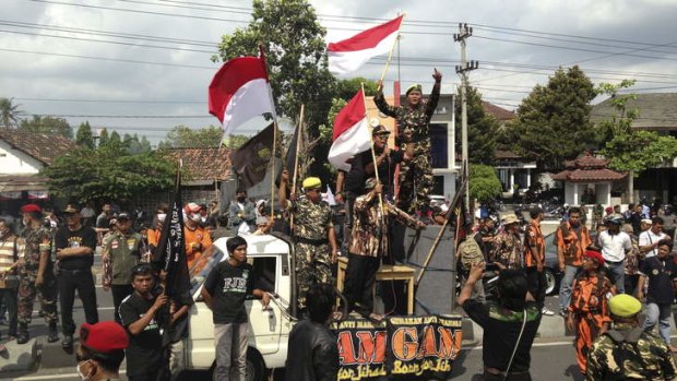 Indonesian paramilitary mass organisations show support for the convicted Kopassus soldiers.