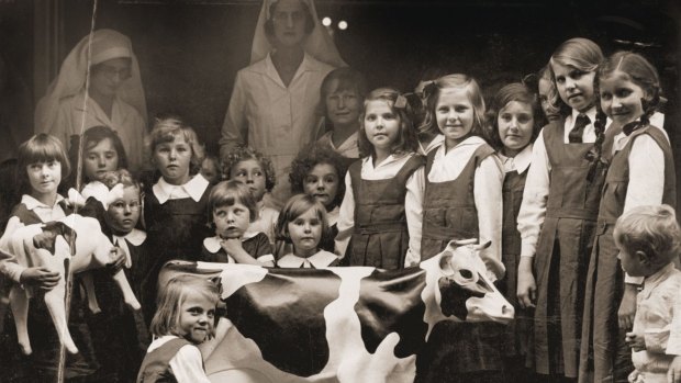 Enthralled children visit Black & White 4D Milk Bar in Sydney, 1934.