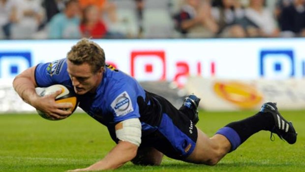 Ryan Cross goes over for a try last season for the Western Force.