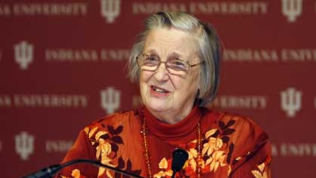Elinor Ostrom addresses the media during a news conference to celebrate winning the Nobel Prize in economics.