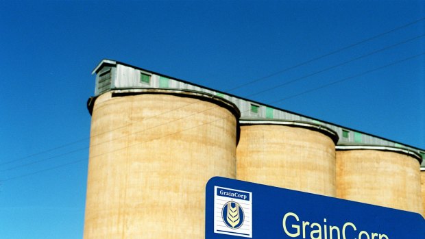 Morgans has slashed its 2016 and 2017 profit forecast for GrainCorp by 48.8 per cent and 16.7 per cent respectively.