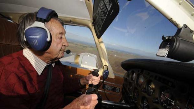 Ces Parsons, who at 91 is believed to be Australia's oldest pilot.