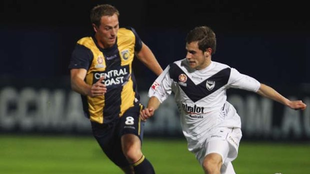 On the move: Victory's Mate Dugandzic (right) in action against the Mariners.
