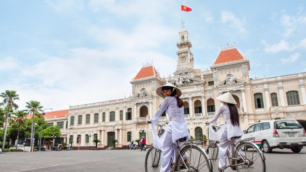 There are benefits to arranging a tourist visa before you travel to Vietnam with the  embassy or consulate.