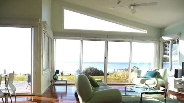 Meme's living areas have an uninterrupted outlook over Jervis Bay.
