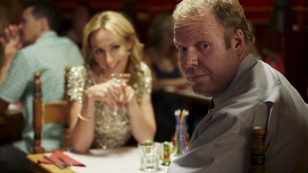 Cringe factor: Lisa McCune and Peter Helliar in <i>It's a Date</i>.