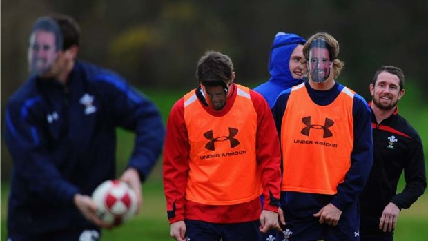 Fun farewell &#8230; Outgoing Wales winger Shane Williams, far right, saw a familiar face at training ahead of Saturday's Test against Australia.