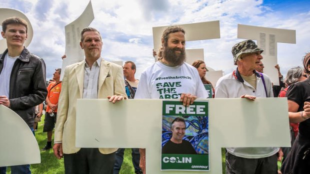 Around 200 people gathered on the Sydney foreshore to mark a Global Day of Action in support of the 'Arctic 30' who are being denained in Russia.