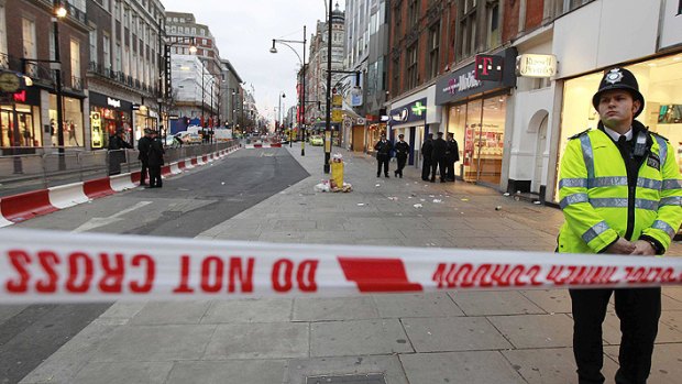 Police maintain a security cordon following a fatal stabbing on Oxford Street in London December 26, 2011. A male was pronounced dead at the scene and a number of arrests had been made, police said. <i>Photo: REUTERS/Stefan Wermuth (BRITAIN ).</i>