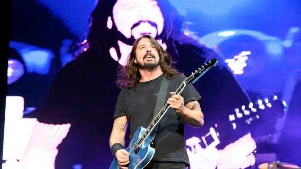 There are six reasons to love Dave Grohl of Foo Fighters more than the Rolling Stones.