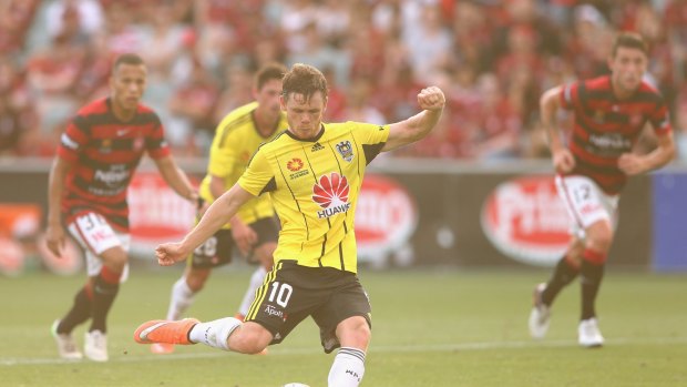 Michael McGlinchey kicks a penalty goal at Pirtek Stadium.